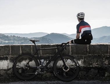 POC Helm im sportlichen skandinavischen Design POC Helm im sportlichen skandinavischen Design