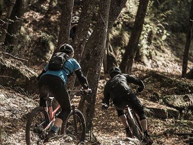 POC Sicherheitsbekleidung kombiniert mit modernem Style POC Sicherheitsbekleidung kombiniert mit modernem Style